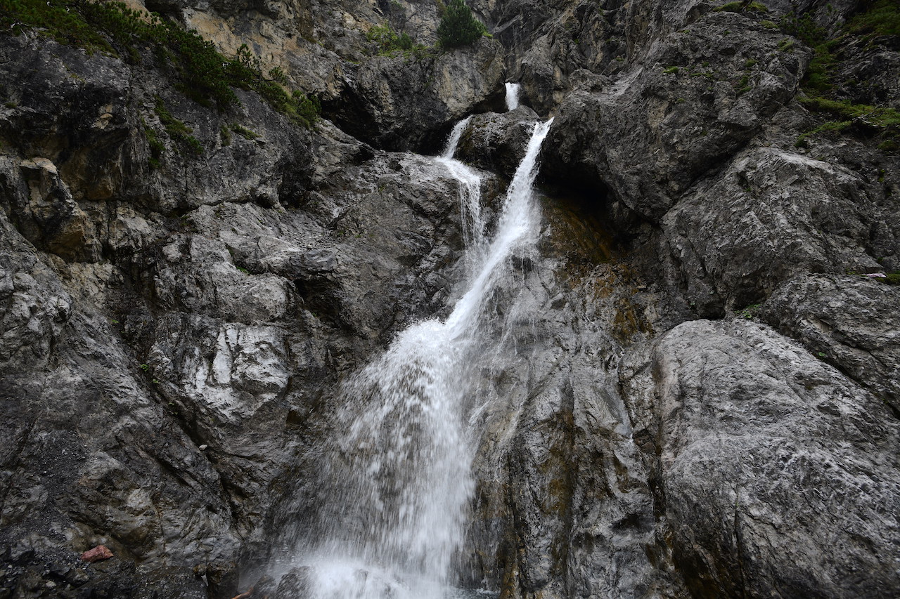 Waterfall davos 80.jpg