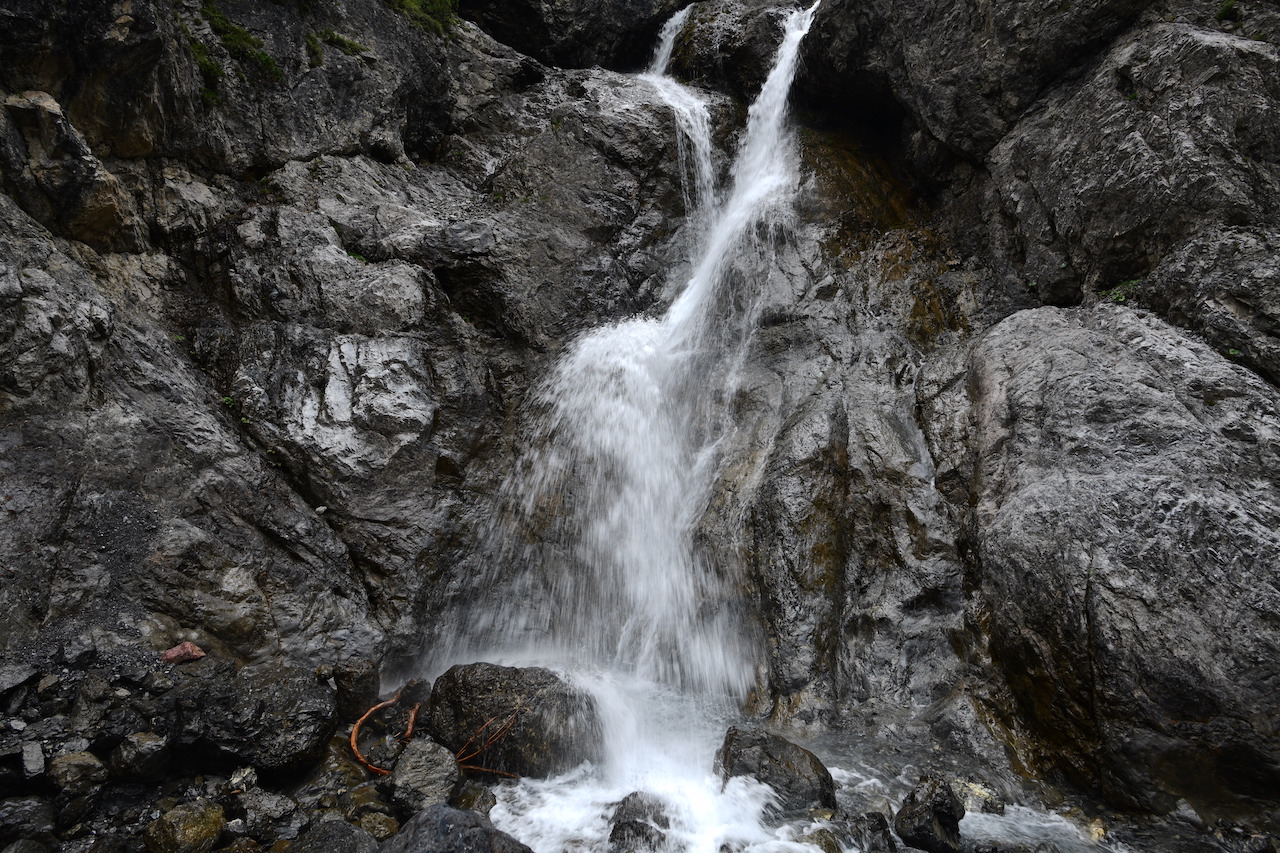 Waterfall davos 50.jpg